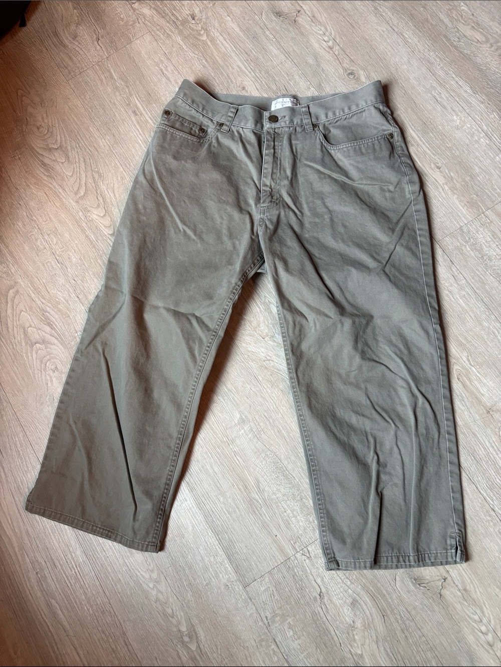 Jones New York woman’s Capri in Olive Green